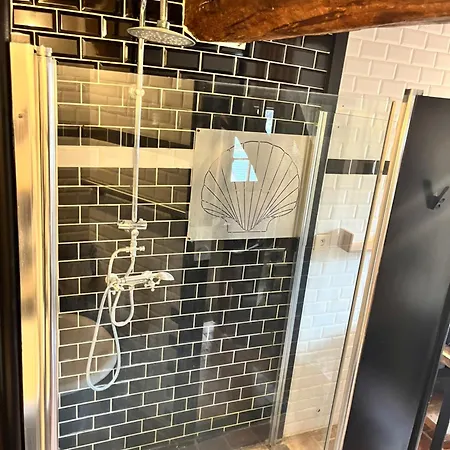 La Pierre Du Bonheur Maison De Village De 2 A 8 Personnes بيت للعطل