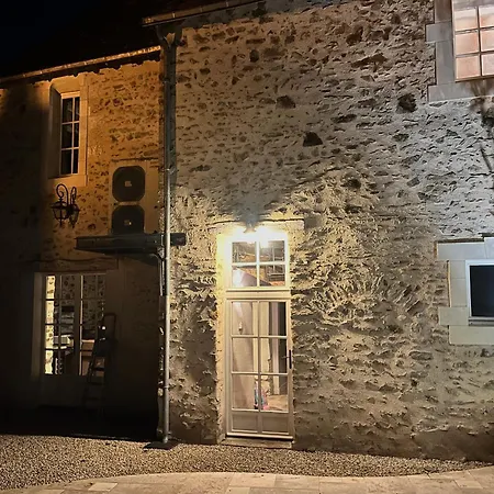 La Pierre Du Bonheur Maison De Village De 2 A 8 Personnes بيت للعطل