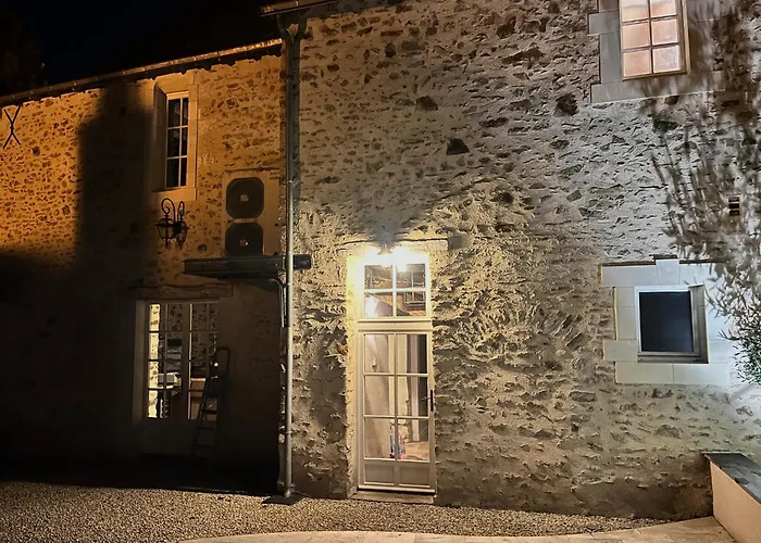 La Pierre Du Bonheur Maison De Village De 2 A 8 Personnes بيت للعطل