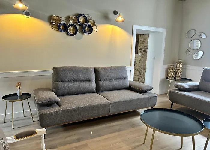 La Pierre Du Bonheur Maison De Village De 2 A 8 Personnes بيت للعطل